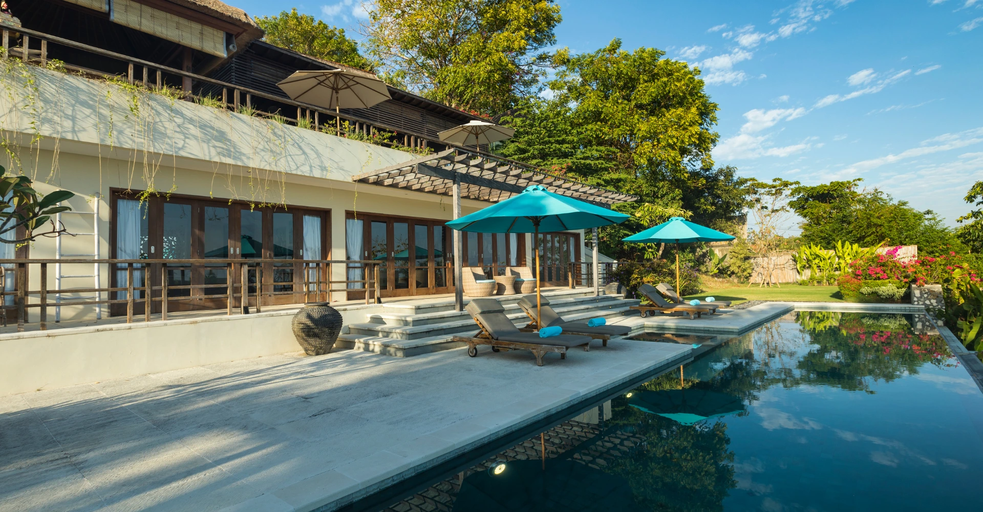 Villa for sale in Ubud, Bali with infinity pool and tropical garden